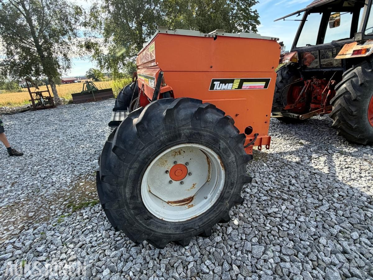 1997 Tume HKL-2500 såmaskin