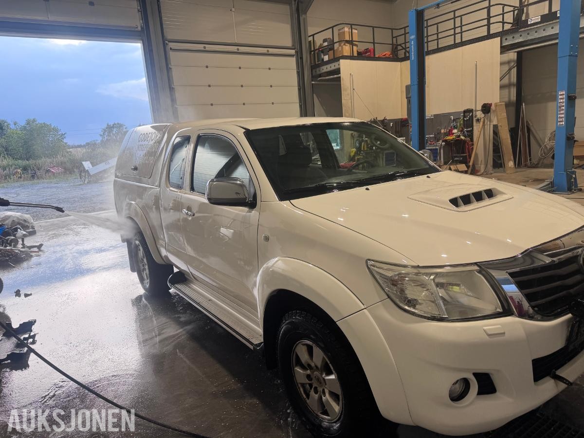 2011 Toyota HiLux 2.5-144 D 4WD, 217757km