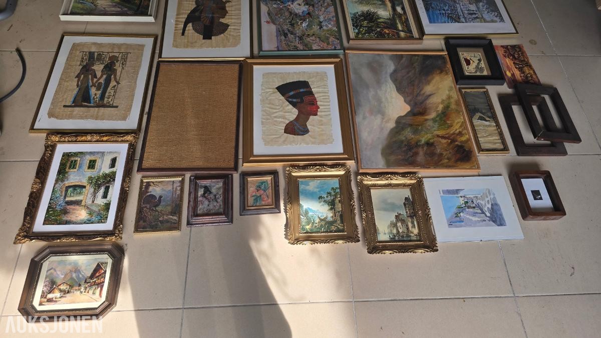 Stort samleparti med malerier, bilder og rammer – selges samlet