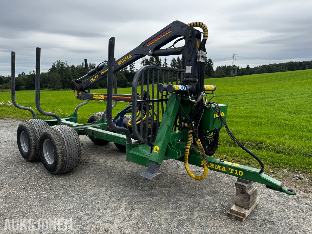 2017 Farma T10 tømmerhenger med kran