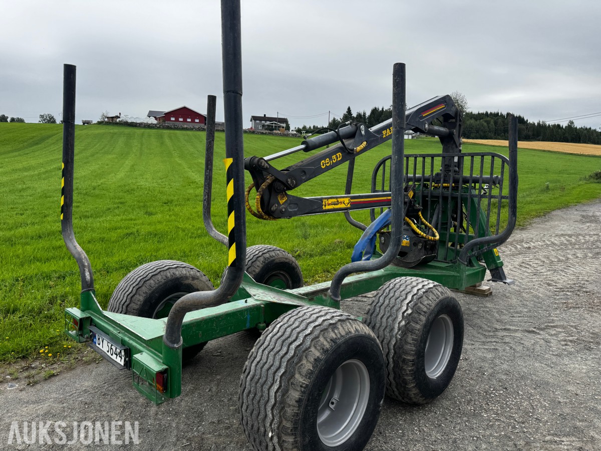 2017 Farma T10 tømmerhenger med kran