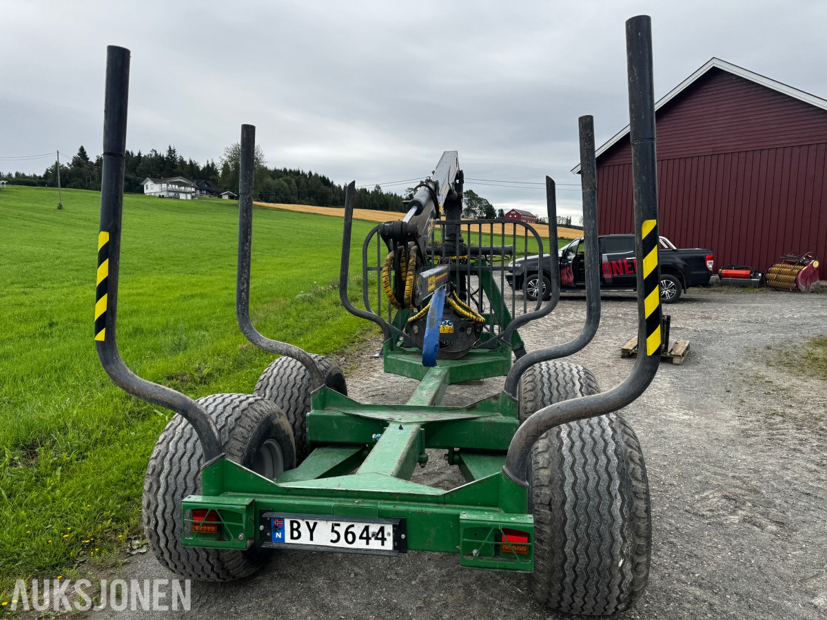 2017 Farma T10 tømmerhenger med kran