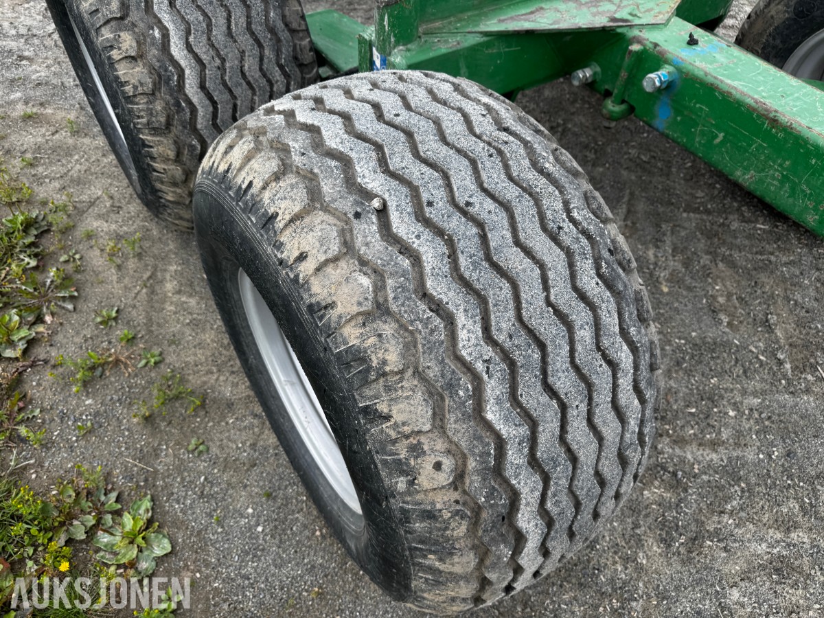 2017 Farma T10 tømmerhenger med kran