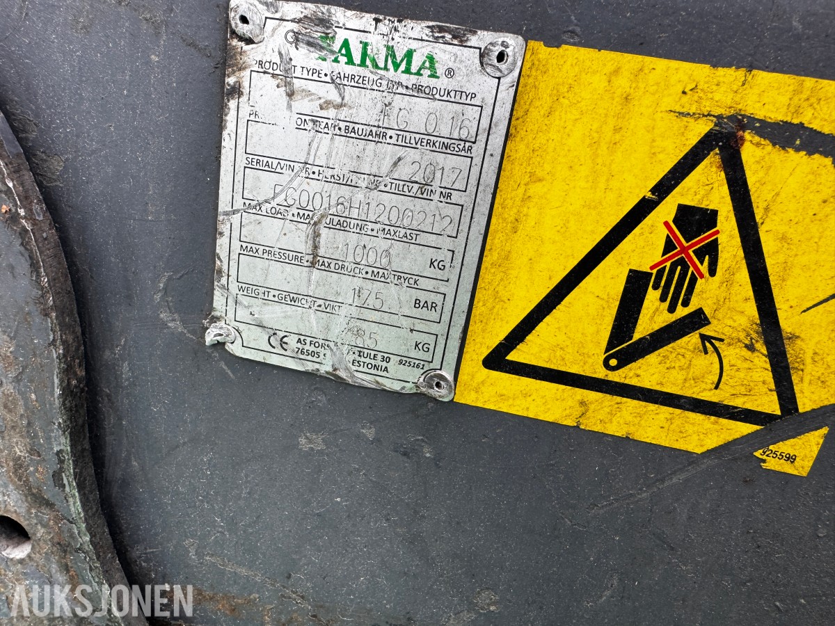 2017 Farma T10 tømmerhenger med kran