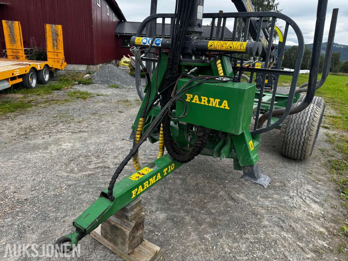 2017 Farma T10 tømmerhenger med kran