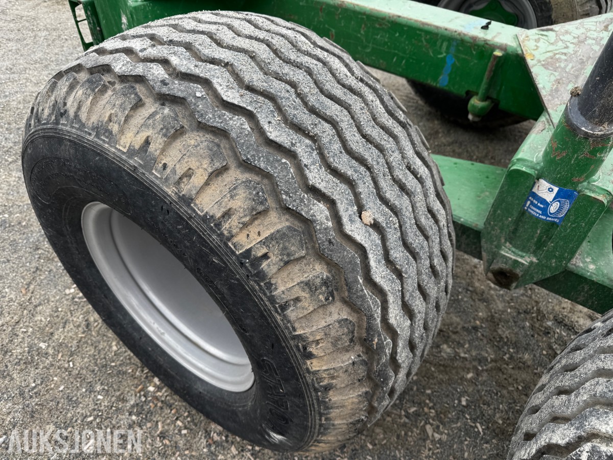 2017 Farma T10 tømmerhenger med kran