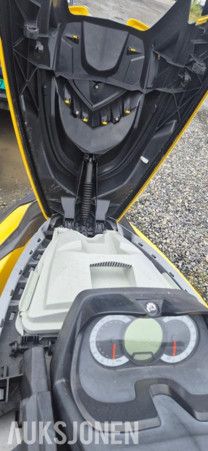 Dobbel vannscooter henger med Seadoo GTX 155 is, RXT 255 IS