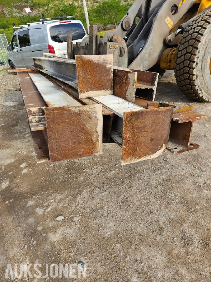 8 stk. HEB 200 stålbjelker, 4 meter