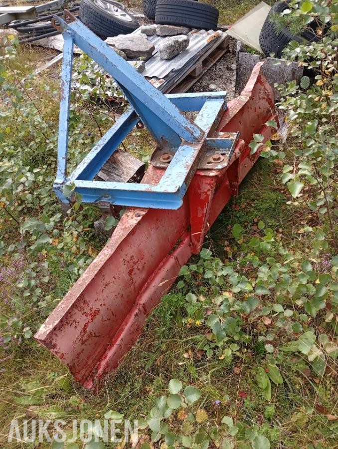 1979 Traktor skjær til liten traktor - ingen minstepris