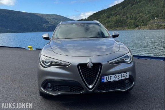 2017 Alfa Romeo Stelvio 2,2D 210hk AWD NY SERVICE AUTOMAT ADAPTIV CRUISEKONTROLL KEYLESS S+V DEKK     63000km EU OK 10.2027