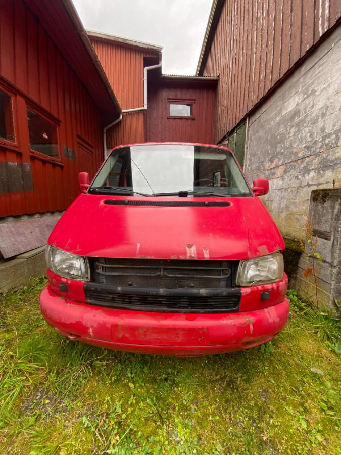 1999 Volkswagen Caravelle 2.5 TDI 102hk 4MOTION 7-seter Reparasjonsobjekt