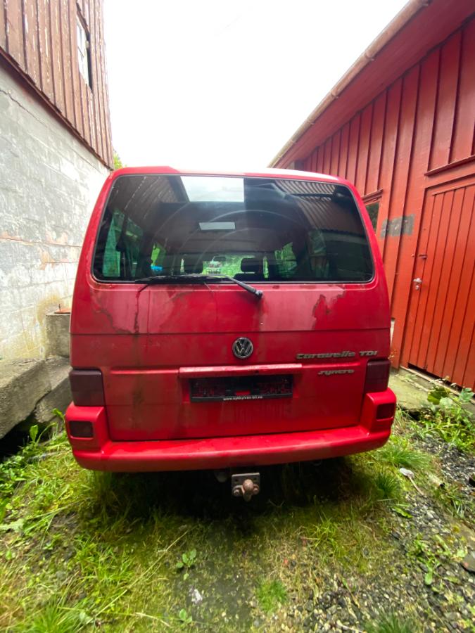 1999 Volkswagen Caravelle 2.5 TDI 102hk 4MOTION 7-seter Reparasjonsobjekt