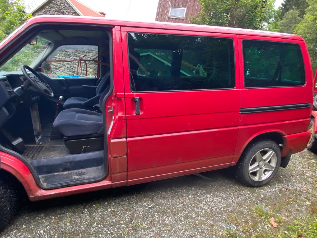 1999 Volkswagen Caravelle 2.5 TDI 102hk 4MOTION 7-seter Reparasjonsobjekt