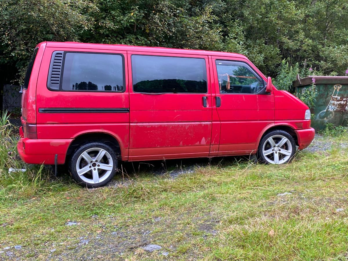 1999 Volkswagen Caravelle 2.5 TDI 102hk 4MOTION 7-seter Reparasjonsobjekt