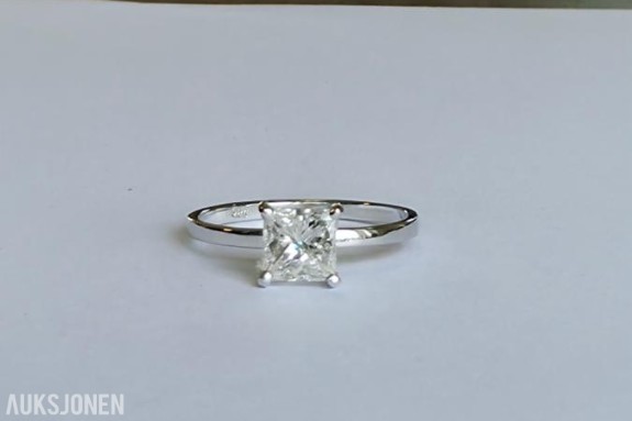 1.02CT ENSTENS DIAMANTRING I 14K GULL. HELT NATURLIG DIAMANT! TAKSTBREV OG SERTIFIKAT!