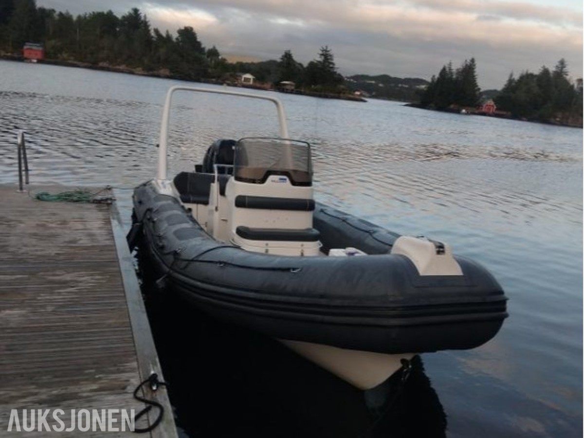 2010 25 fots Valiant 750 med Mercury 250HK
