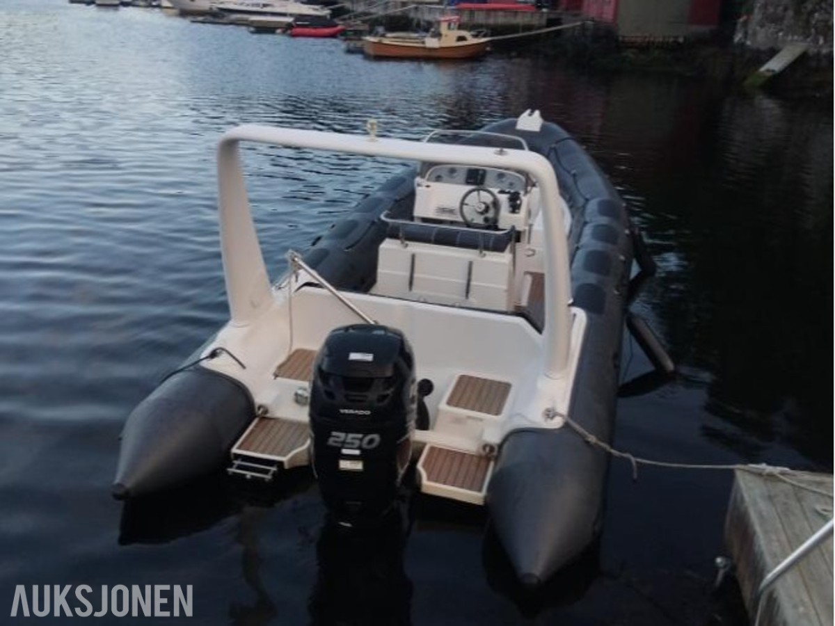 2010 25 fots Valiant 750 med Mercury 250HK