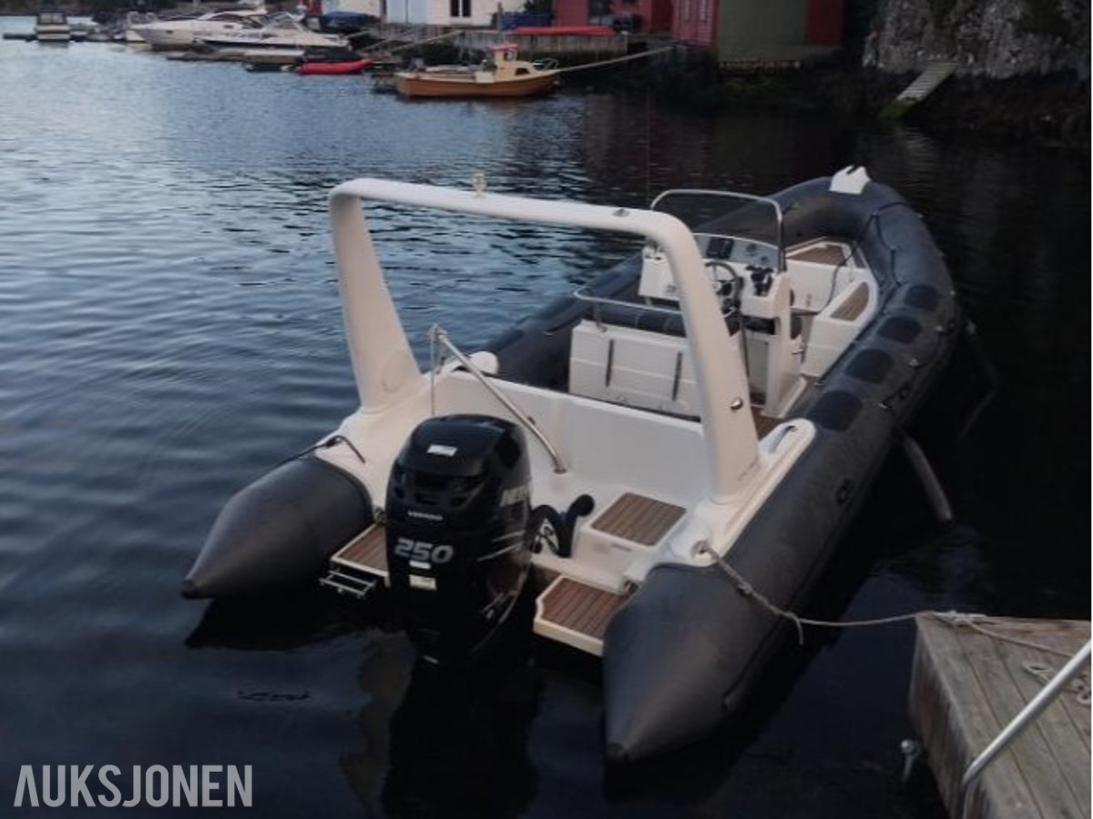 2010 25 fots Valiant 750 med Mercury 250HK