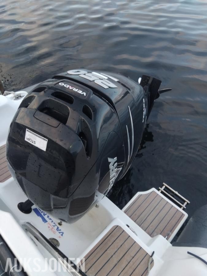 2010 25 fots Valiant 750 med Mercury 250HK