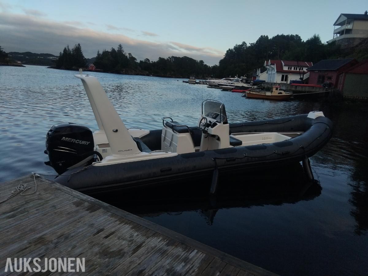 2010 25 fots Valiant 750 med Mercury 250HK