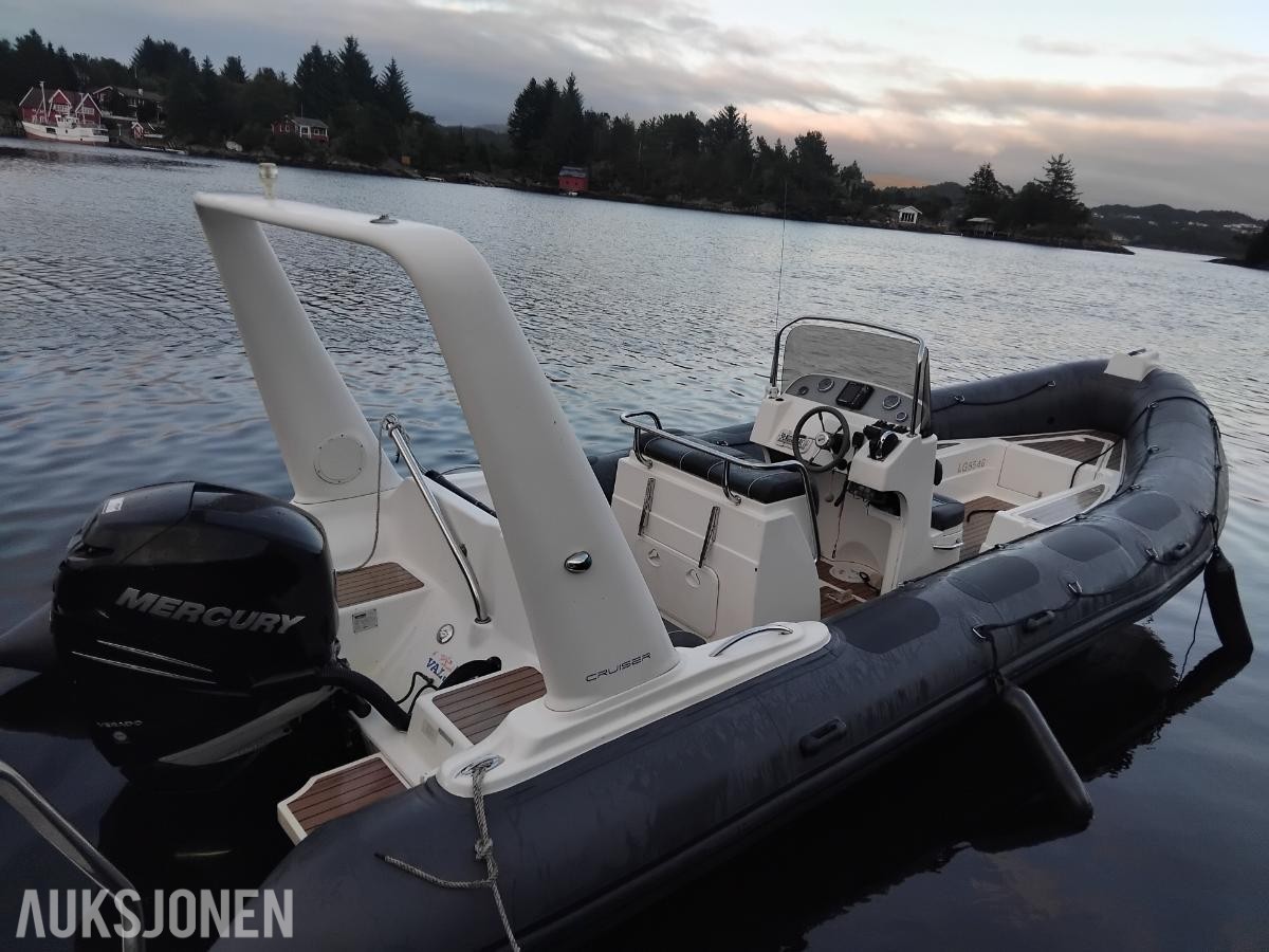2010 25 fots Valiant 750 med Mercury 250HK