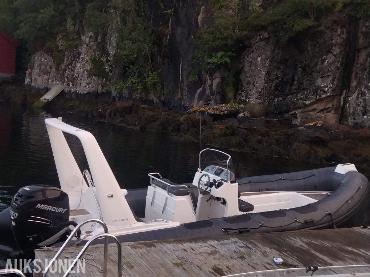 2010 25 fots Valiant 750 med Mercury 250HK