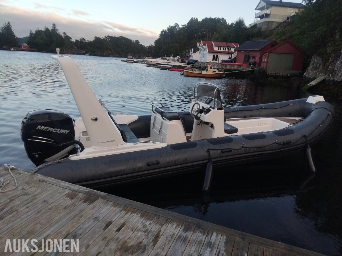 2010 25 fots Valiant 750 med Mercury 250HK