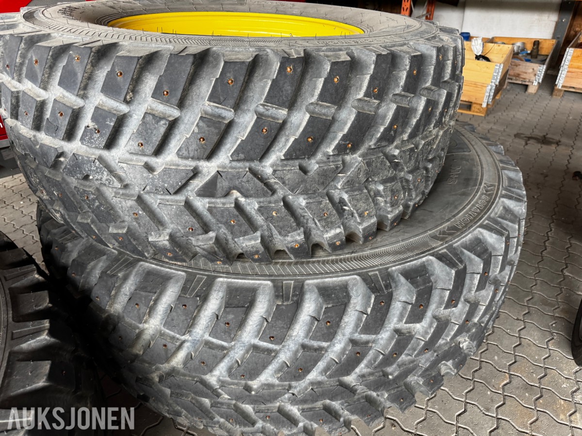 2018 John Deere Nokian Tri2 540/65 R30 + 650/65 R42 med pigg