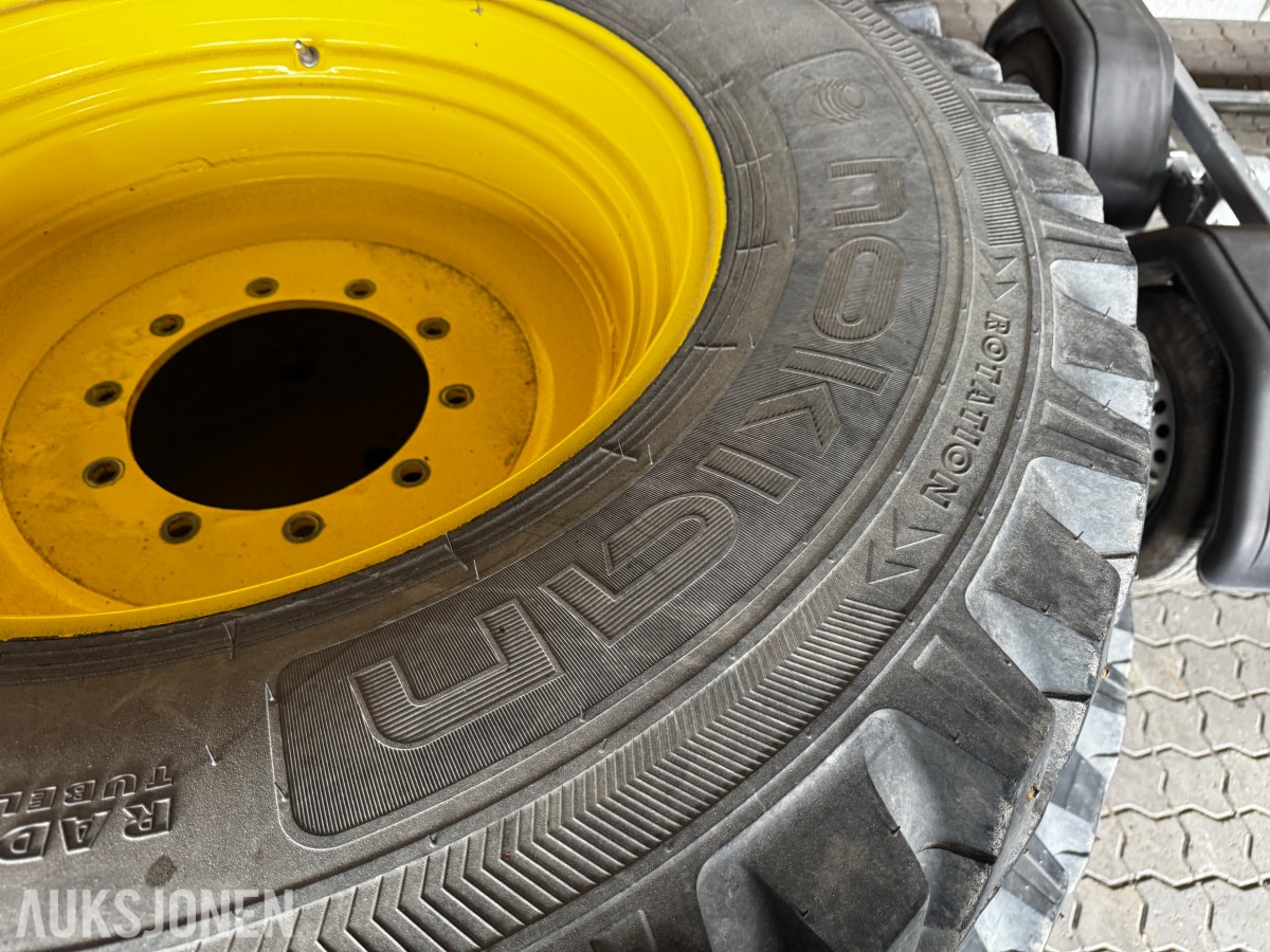 2018 John Deere Nokian Tri2 540/65 R30 + 650/65 R42 med pigg