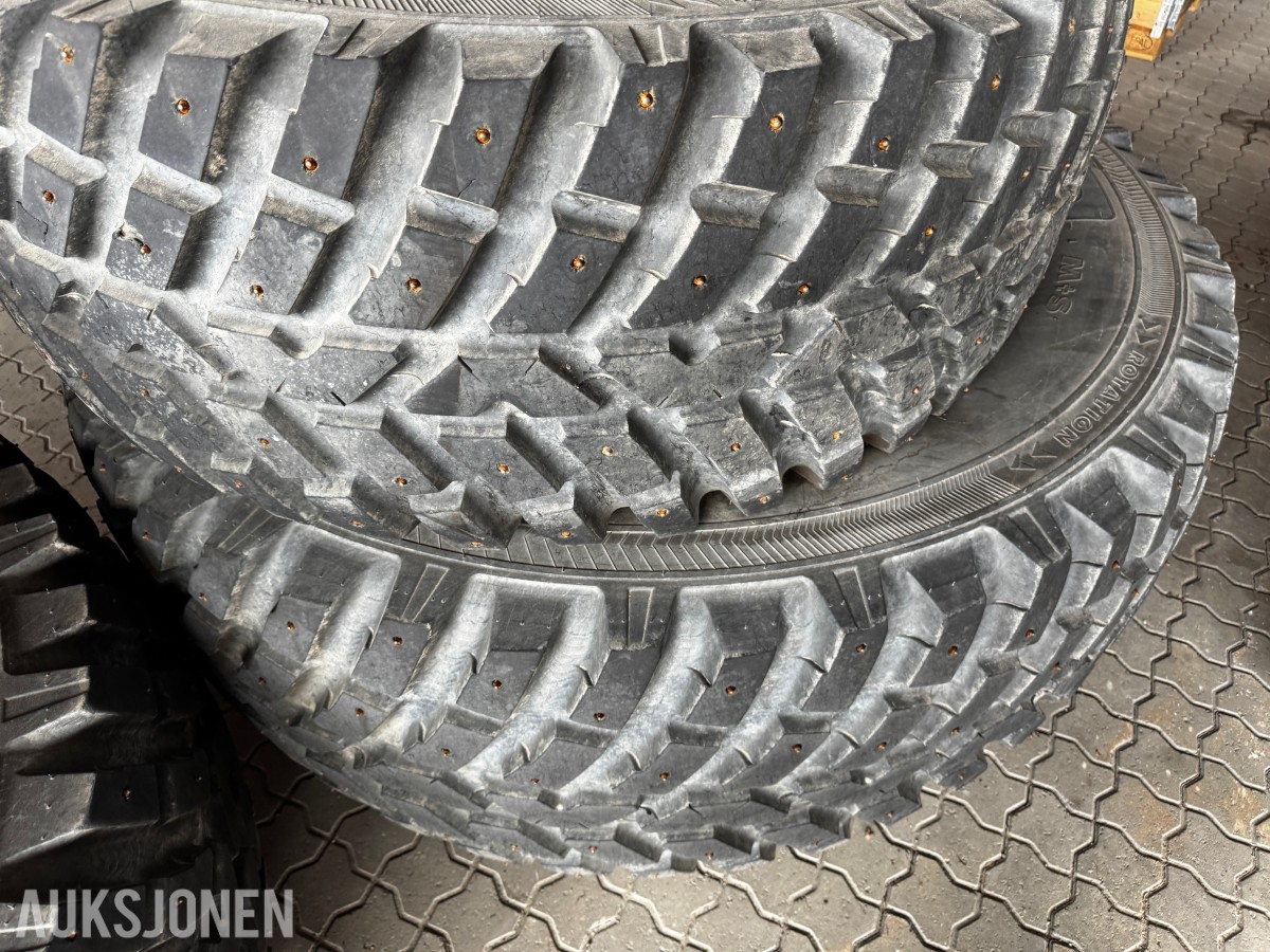 2018 John Deere Nokian Tri2 540/65 R30 + 650/65 R42 med pigg