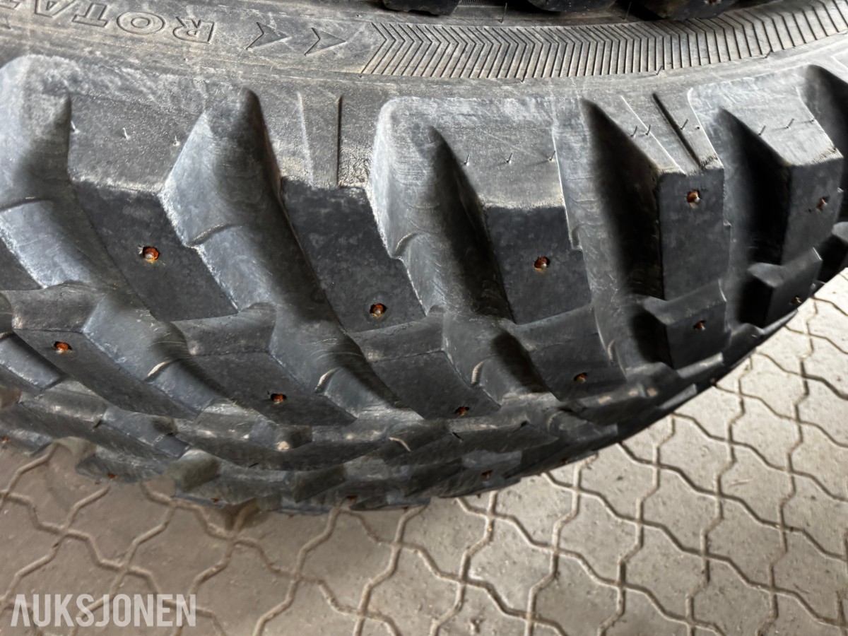 2018 John Deere Nokian Tri2 540/65 R30 + 650/65 R42 med pigg