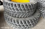 2018 John Deere Nokian Tri2 540/65 R30 + 650/65 R42 med pigg