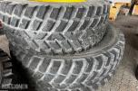 2018 John Deere Nokian Tri2 540/65 R30 + 650/65 R42 med pigg