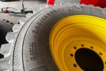 2018 John Deere Nokian Tri2 540/65 R30 + 650/65 R42 med pigg