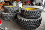 2018 John Deere Nokian Tri2 540/65 R30 + 650/65 R42 med pigg