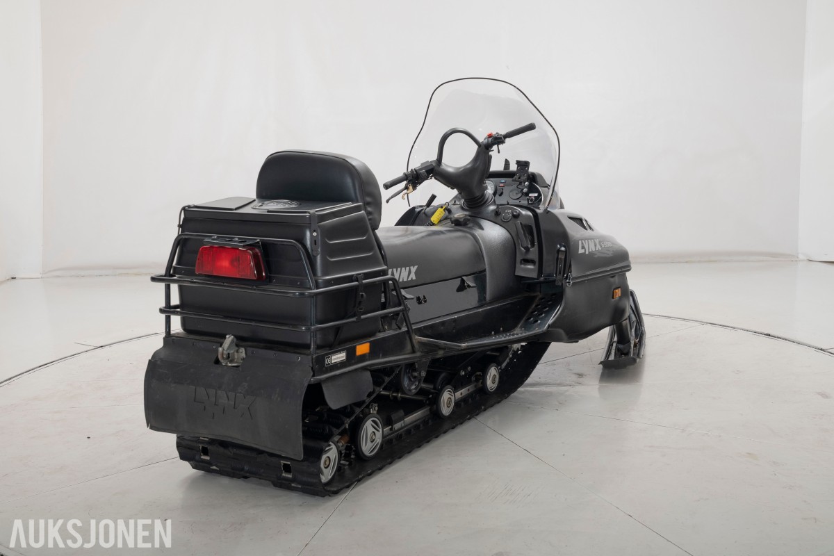 2000 Lynx 6900 FCE snøscooter med bagasjeboks og krok