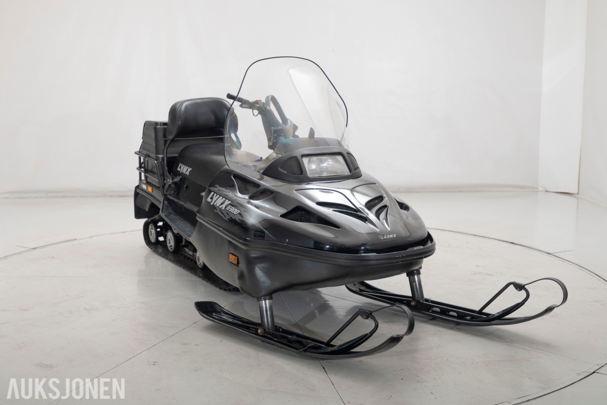 2000 Lynx 6900 FCE snøscooter med bagasjeboks og krok