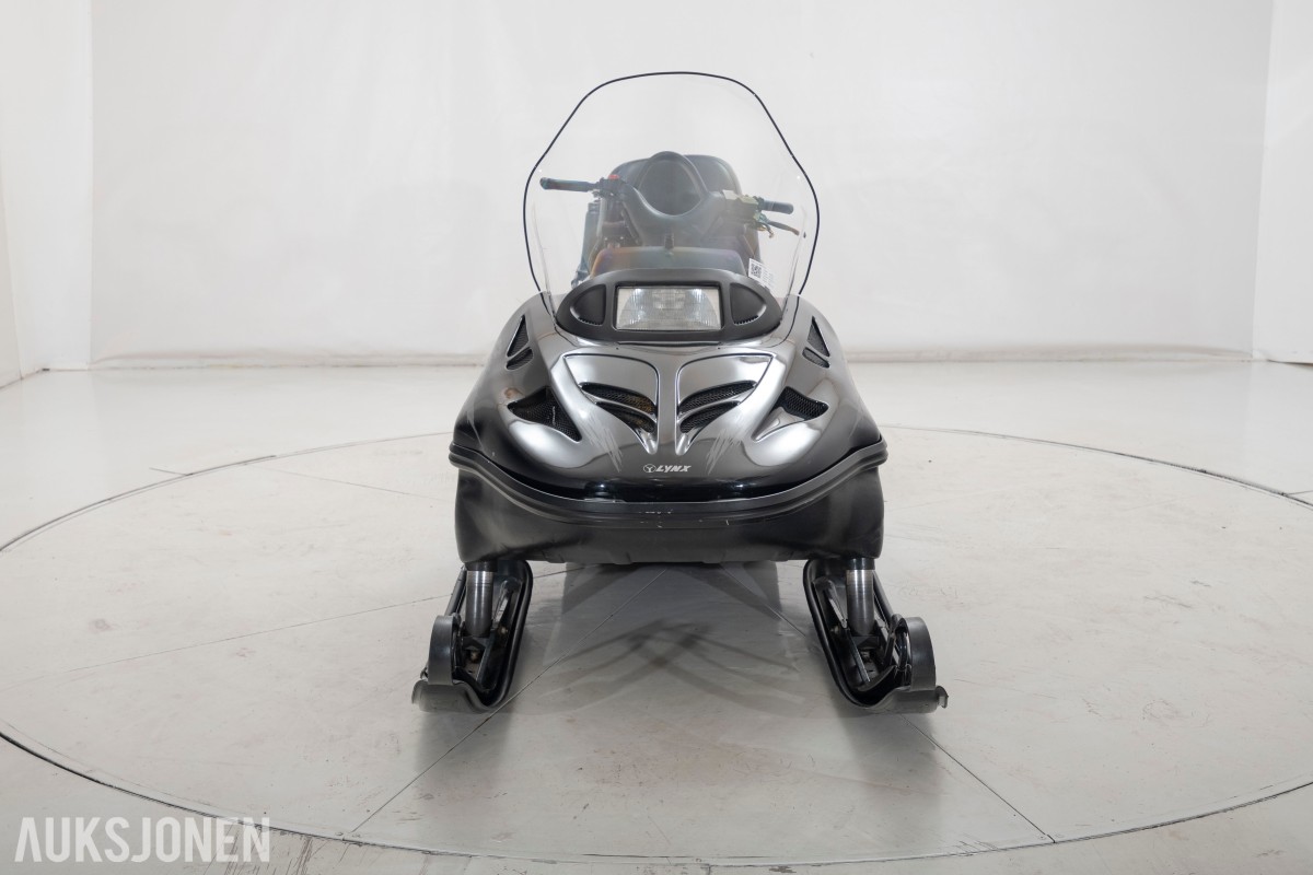 2000 Lynx 6900 FCE snøscooter med bagasjeboks og krok