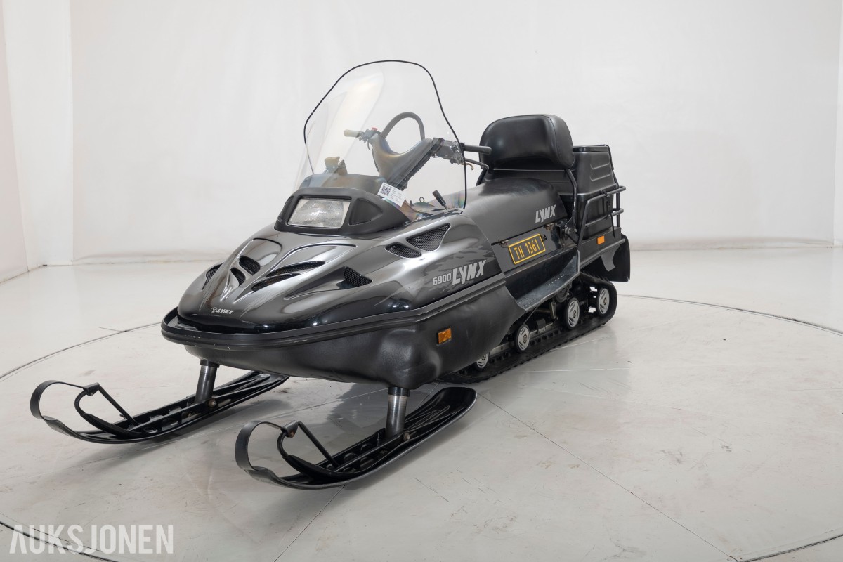 2000 Lynx 6900 FCE snøscooter med bagasjeboks og krok