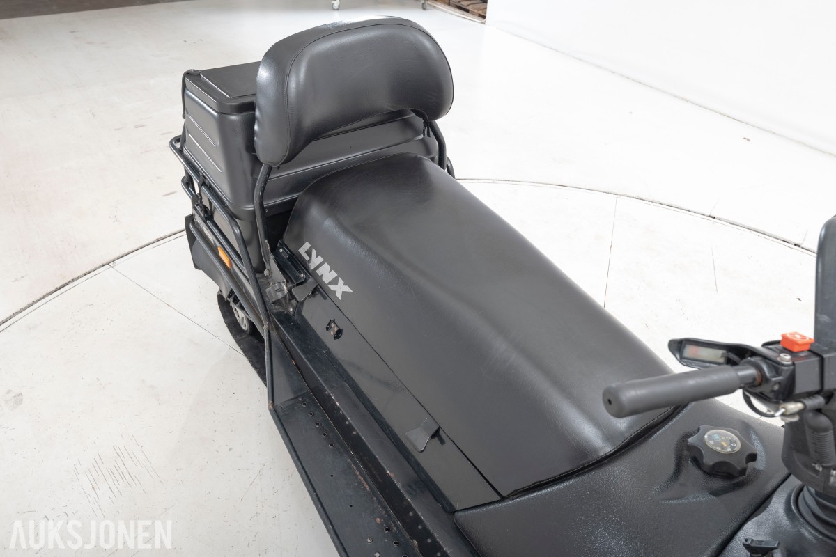2000 Lynx 6900 FCE snøscooter med bagasjeboks og krok