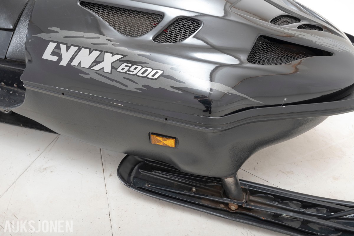 2000 Lynx 6900 FCE snøscooter med bagasjeboks og krok