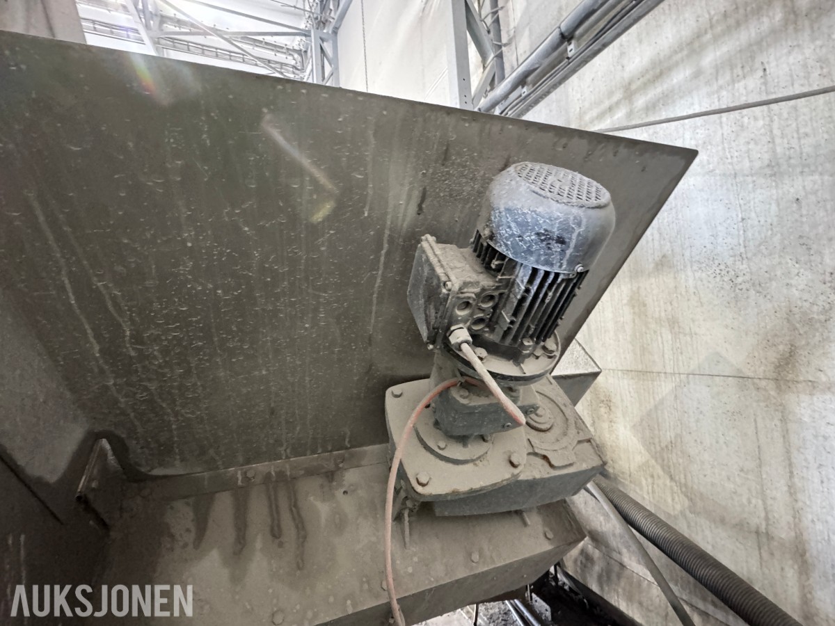 Yonani VeneerPro-VB fasadesag for naturstein med transportbånd