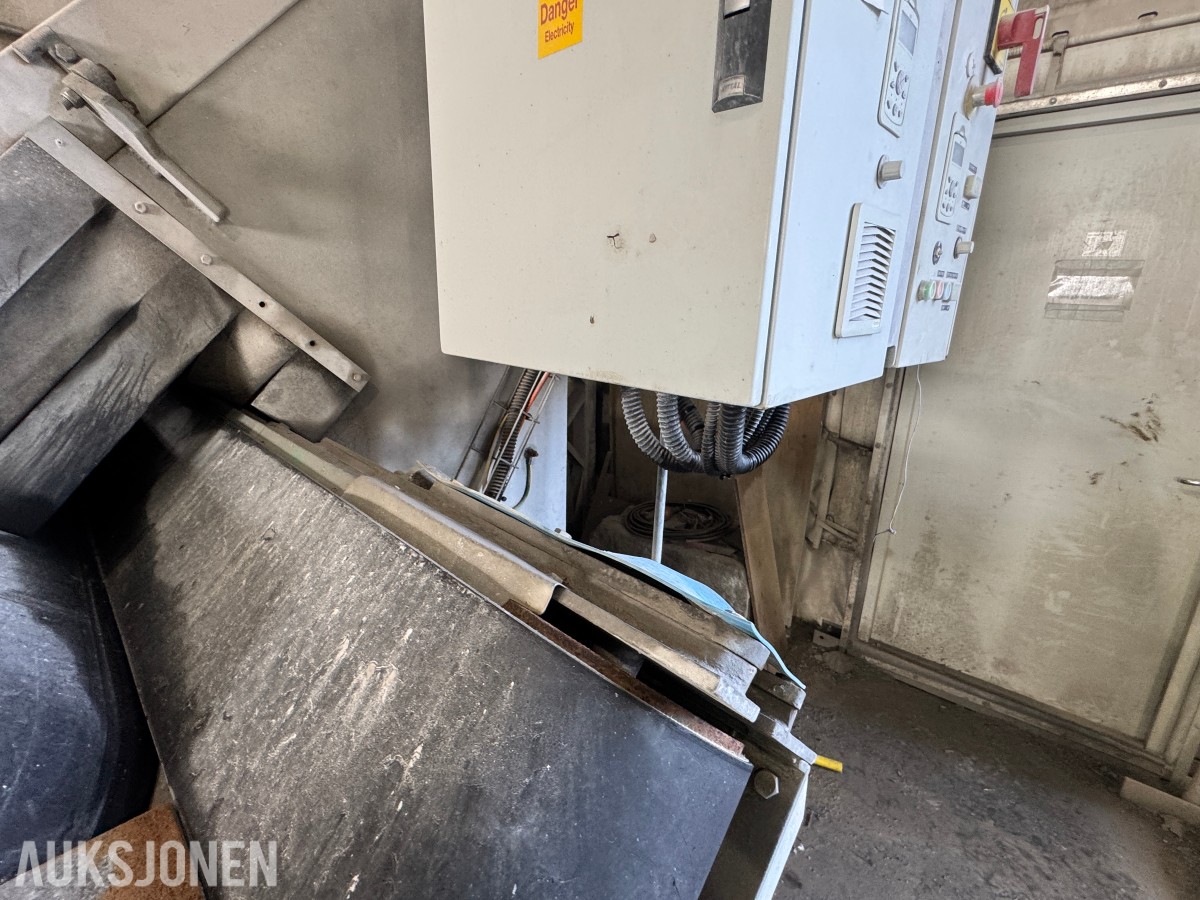 Yonani VeneerPro-VB fasadesag for naturstein med transportbånd