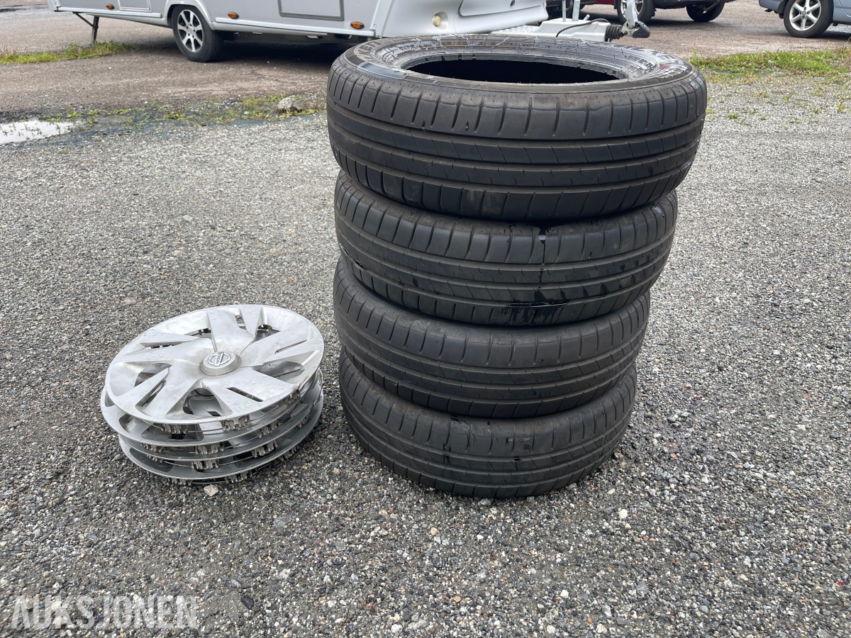 4 stk Falken sommerdekk 195/65 R15 med Nissan hjulkapsler