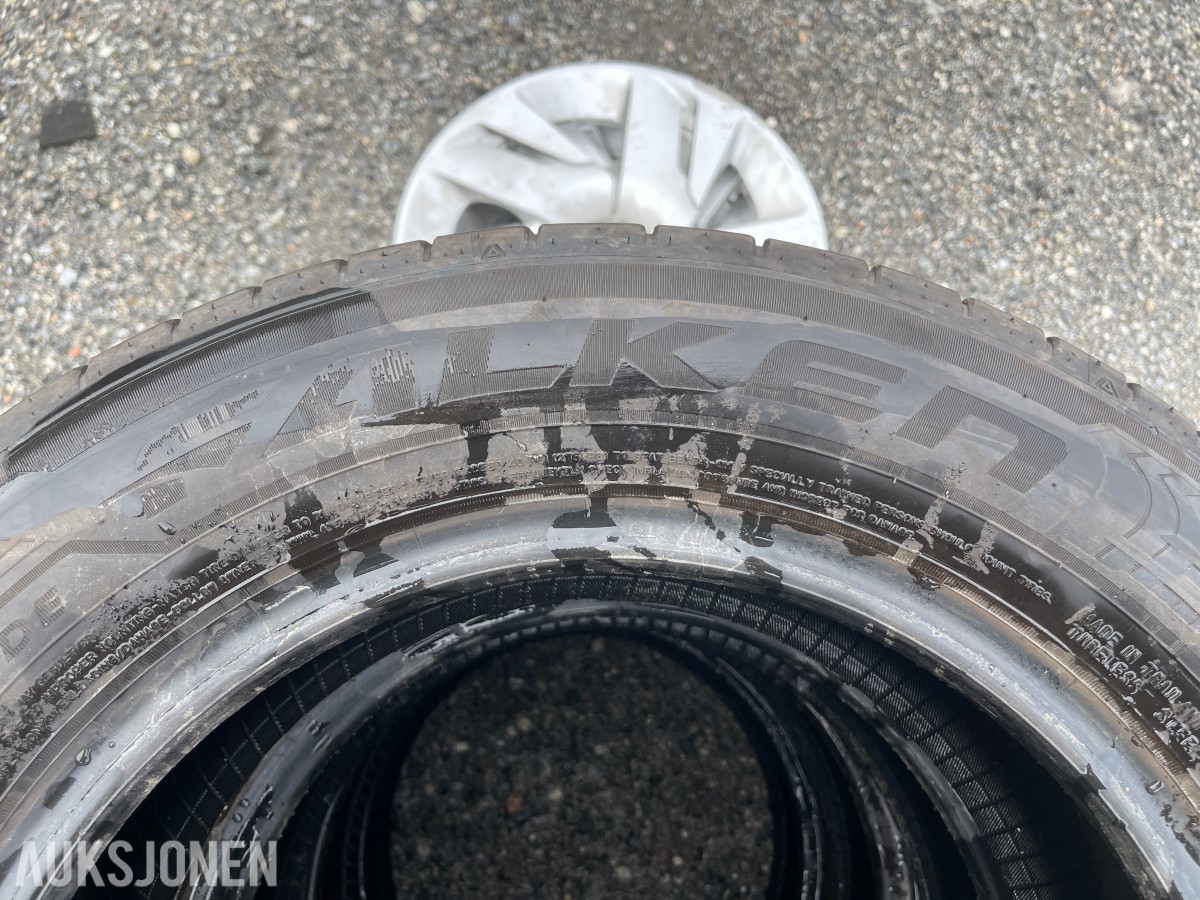 4 stk Falken sommerdekk 195/65 R15 med Nissan hjulkapsler