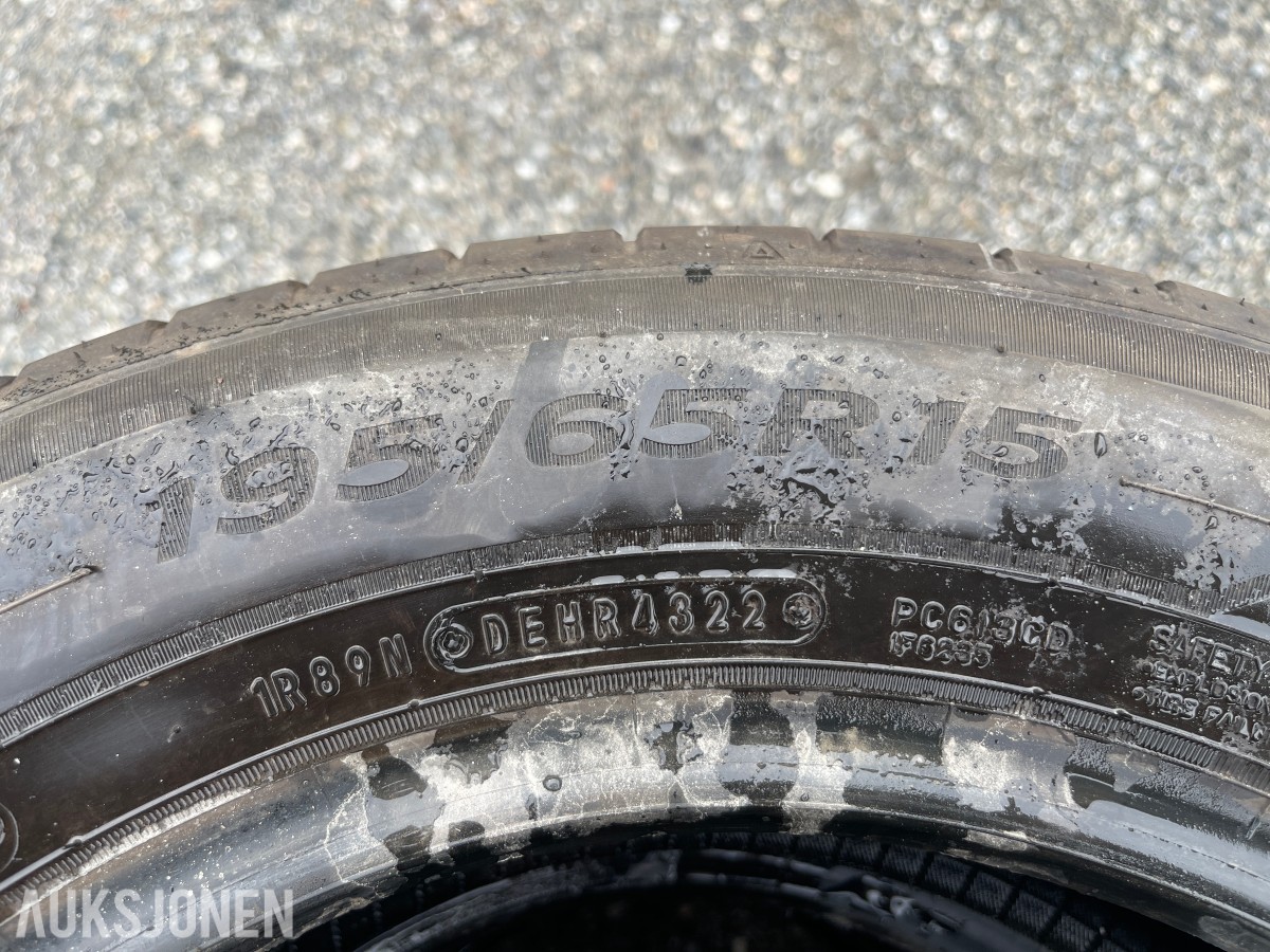 4 stk Falken sommerdekk 195/65 R15 med Nissan hjulkapsler
