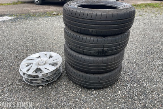 4 stk Falken sommerdekk 195/65 R15 med Nissan hjulkapsler