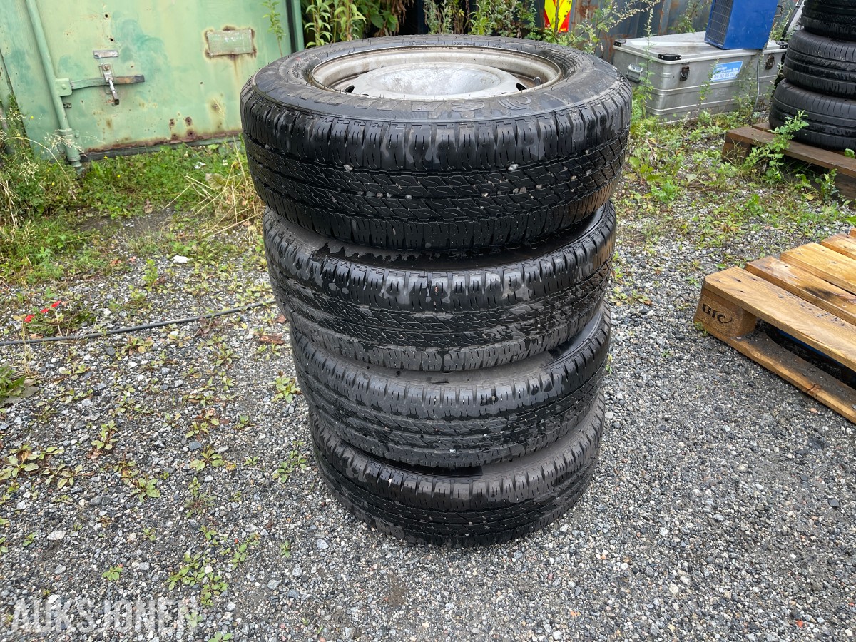 4 stk Continental Commercio VX1 195/70 R15C på stålfelg