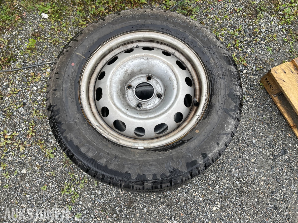 4 stk Continental Commercio VX1 195/70 R15C på stålfelg
