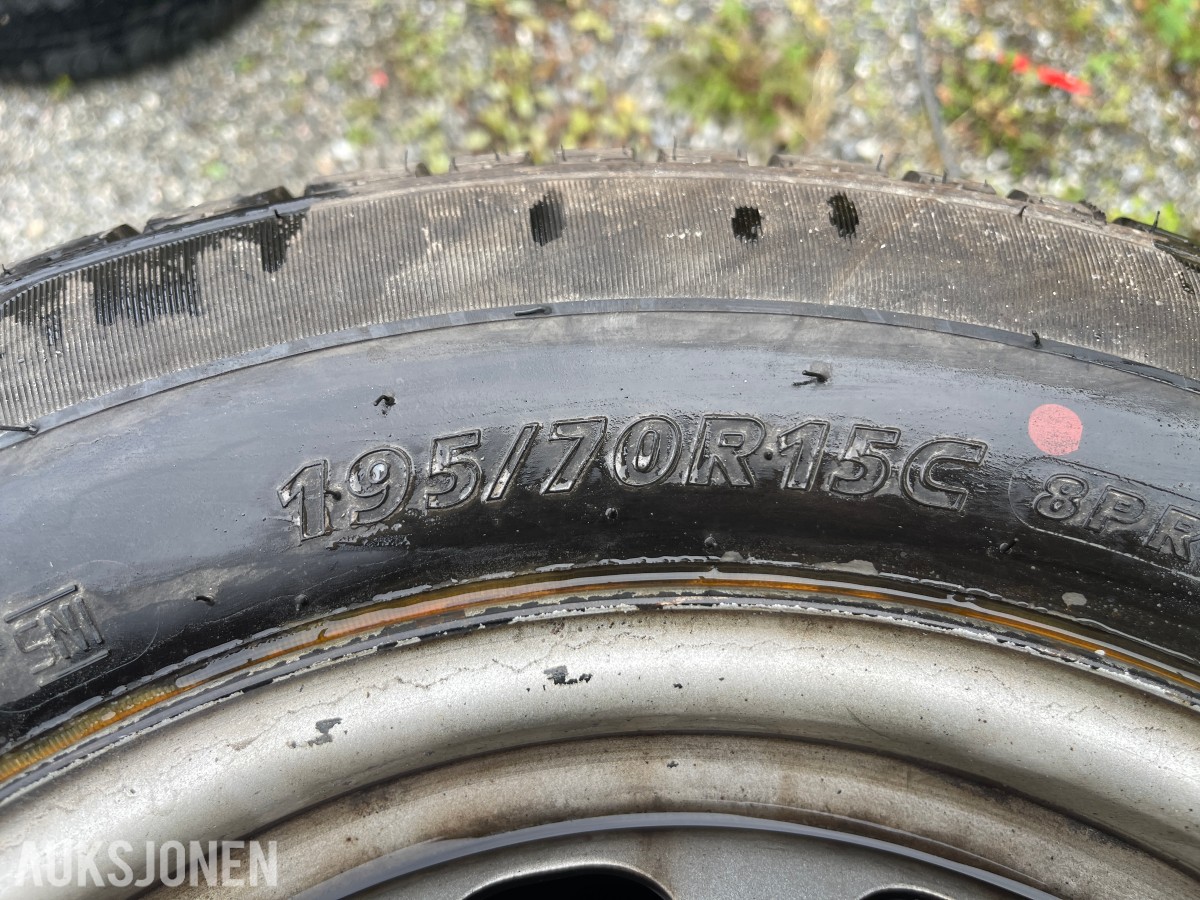 4 stk Continental Commercio VX1 195/70 R15C på stålfelg